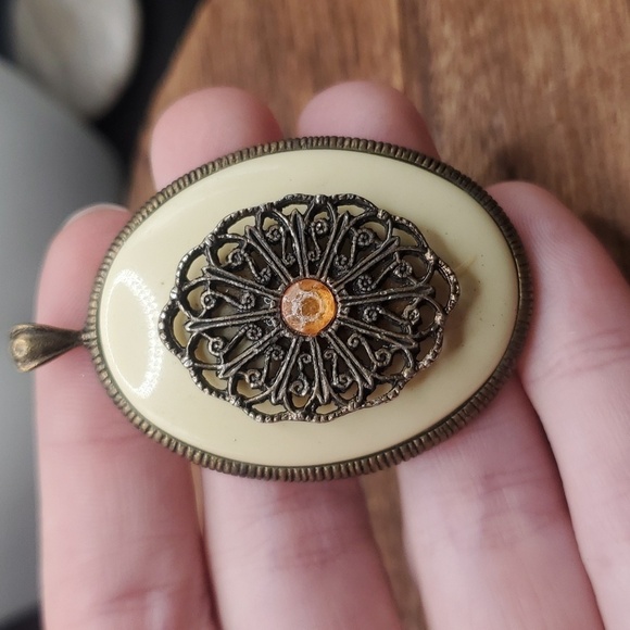Cream and sunset lace filigree Victorian pendant - Picture 1 of 2